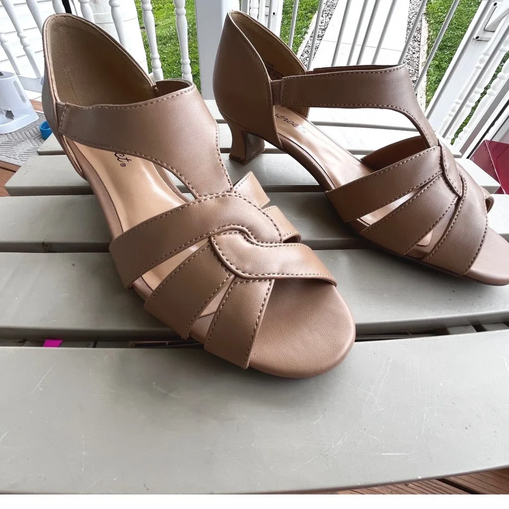 Easy Street Essie Nude Dress Sandals Womens 7.5 W Wide Low Kitten Heel Strappy